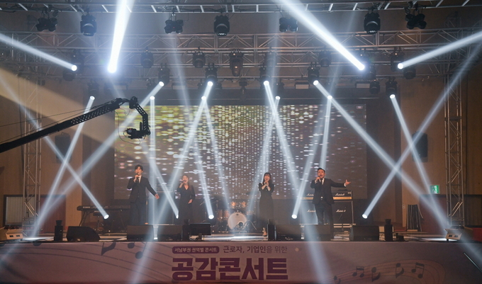 ‘근로자, 기업인을 위한 공감 콘서트’ 화성시 M.I.H 프로젝트 예술단 ‘그리토’의 무대. (사진=화성시문화재단 제공)