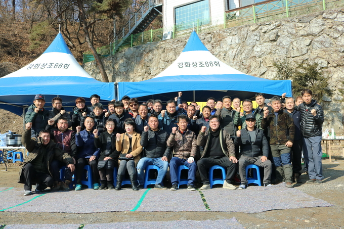 애향봉사부문 2021 자랑스런 강화인상에 선정된 강화66동우회원들. ( 사진 = 강화군 제공 )