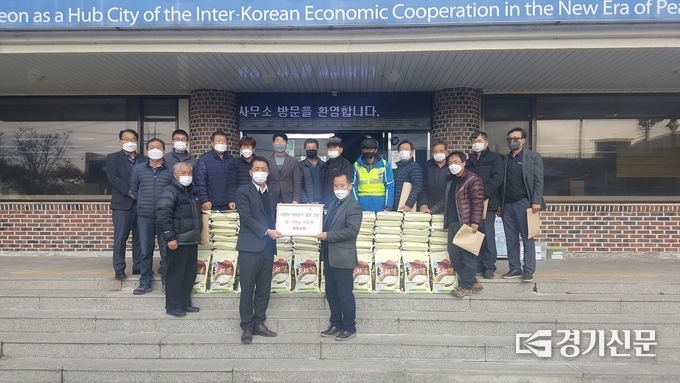 일동농협은 이동면에 쌀을 기탁했다. (사진=포천시 제공)