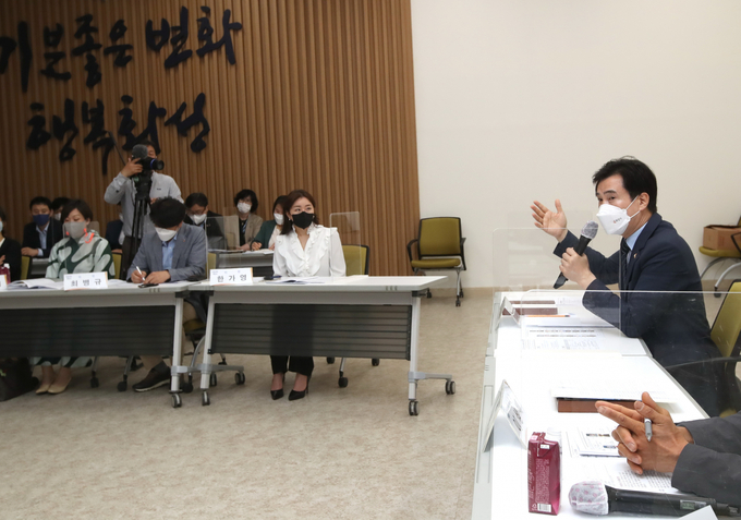 화성시가 시민과의 소통 채널로 지역회의, 계층·단체별 간담회 ‘찾아가는 시정’ 등을 진행하고 있다.(사진= 화성시 제공)