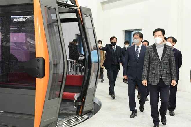 제부도해상케이블카 현장점검 나선 서철모 화성시장.(사진=화성시 제공)