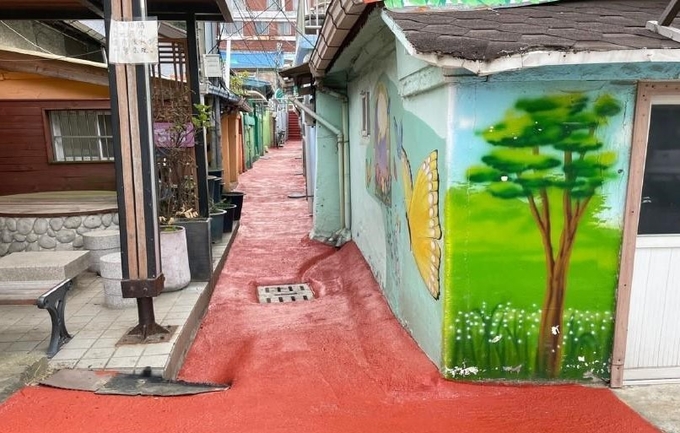구도심 노후골목길 재정비사업이 완료된 골목길 모습. ( 사진 = 중구 제공 )