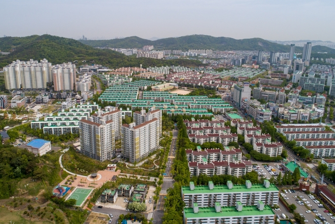 연수구의 첫 도시개발사업으로 16년 만에 마무리된 동춘 2구역 일대. ( 사진 = 연수구 제공 )