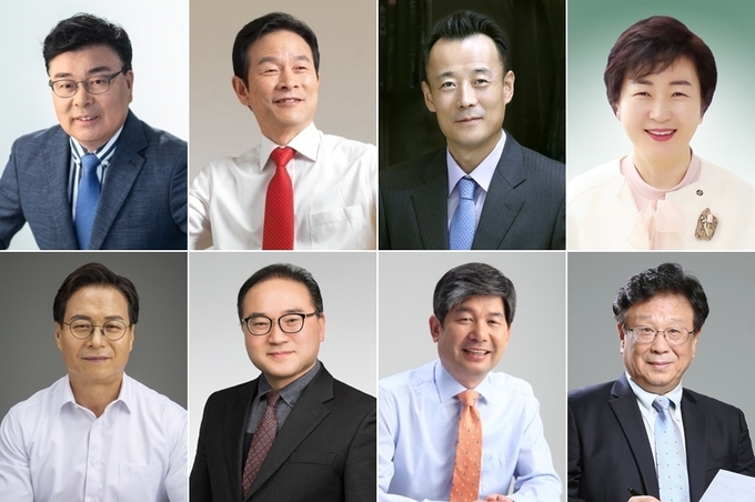 (윗줄 왼쪽부터) 고승의 전 인천시교육청 기획관리국장, 권진수 교육포럼체덕치 대표, 김덕희 재능대 교수, 박승란 숭의초 교장, (아랫줄 왼쪽부터) 이대형 인천교총 회장, 이배영 인천사회복지사협회장, 최계운 인천대 명예교수, 허훈 전 인천하이텍고 교장.