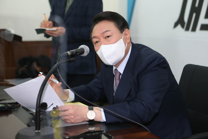 국민의힘 윤석열 대선 후보가 30일 대구시당에서 기자간담회를 하고 있다. (사진=연합뉴스 제공)