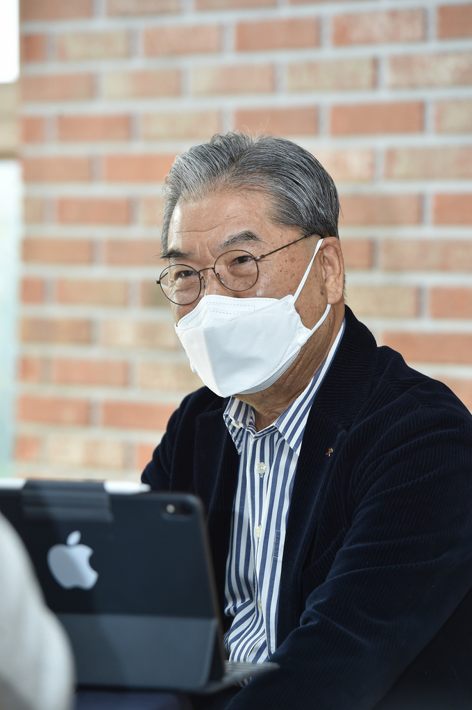이재정 경기도교육감이 지난 21일 온라인으로 ‘2022년 신년 인터뷰’를 진행했다. (사진=경기도교육청 제공)