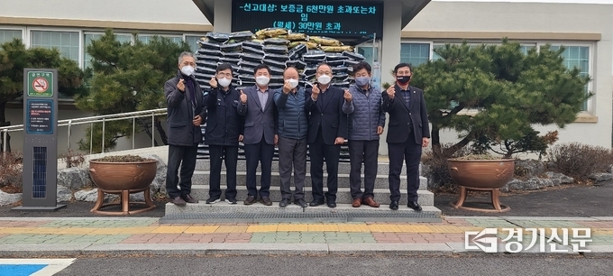 다움산업(대표 이창훈)에서 라면을 창수면을 통해 사회복지공동모금회에 기부했다. (사진=포천시 제공)