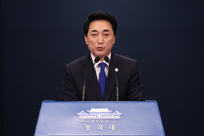 박수현 국민소통수석은 4일 청와대가 최근 부동산 시장 상황에 대해 안정세로 접어들었다는 자체 평가에 대해 "확신에 가까운 생각을 하고 있다"고 밝혔다. (사진=연합뉴스)