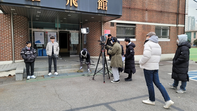시청자미디어재단 경기센터가 경기지역 청소년의 미디어리터러시 역량 강화를 위해 2022년 청소년(학교) 미디어교육 프로그램을 함께 수행할 초‧중‧고등학교를 모집한다.(사진=시청자미디어재단 경기센터 제공)