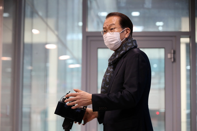 국민의힘 선거대책본부장으로 임명된 권영세 의원이 5일 오후 국회 소통관에서 취재진의 질문에 답하고 있다. (사진=국회사진기자단/연합뉴스)