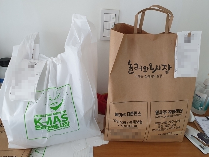 '놀러와요 시장' 앱을 통해 주문한 품목은 상인회가 직접 포장 후 소비자에게 전달한다. (사진=정자시장 상인회 제공)