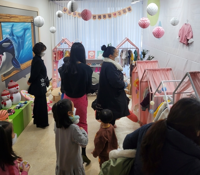 남양주시는 7일 별내동에 위치한 북놀이터&장난감도서관 1층에 조성한‘키즈 두 번째 옷장’ 2호점 운영을 시작했다.(사진=남양주시 제공)