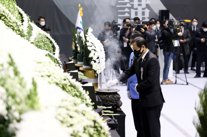 장현국 경기도의회 의장은 8일 평택시 신축 공사장 화재 현장에서 순직한 소방관 3명의 합동 영결식에 참석했다 (사진=경기도의회 제공)