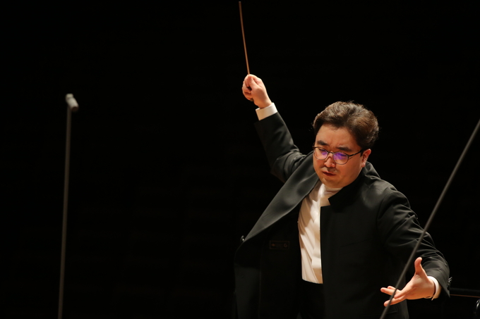 지휘 김광현.
