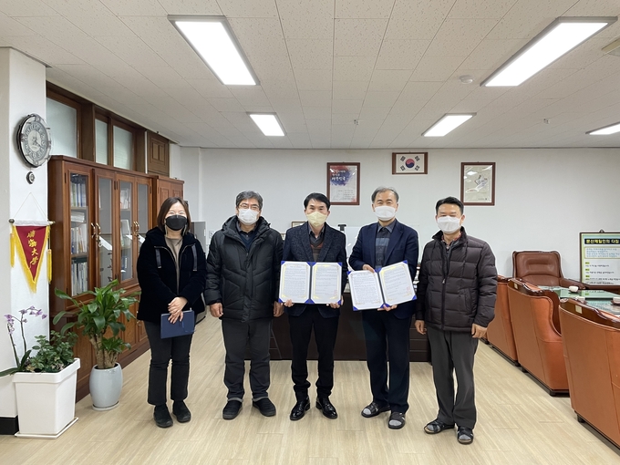 파주시와 문산고가 학교숲 조성을 위한 협약을 체결했다.(사진=파주시 제공)