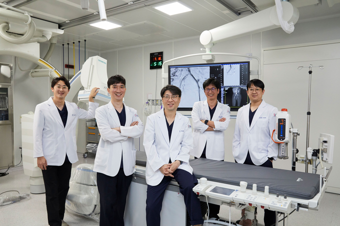 풍부한 임상경험을 바탕으로 지역사회의 심뇌혈관건강을 책임지고 있는 시화병원 심·뇌·혈관센터 의료진.(사진=시화병원 제공)