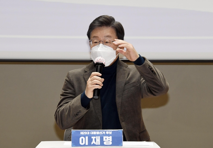 더불어민주당 이재명 대선 후보가 10일 서울 동작구 대방동 페이스살림에서 열린 '일하는 여성을 위한 스타트업 대표 간담회'에 참석, 인사말을 하고 있다. (사진=국회사진기자단/연합뉴스 제공)