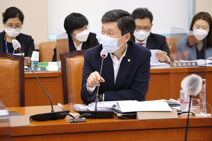 2020년 9월 김민철 국회의원이 국회 행정안전위원회 법안소위에 참석해 '경기북도 설치법안'의 필요성과 당위성을 설명하고 있다. (사진=경기신문 DB)