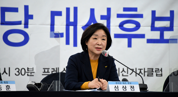 정의당 심상정 대선 후보가 12일 오후 서울 중구 한국프레스센터에서 열린 한국기자협회 초청 토론회에서 패널들의 질문에 답하고 있다. (사진=국회사진기자단/연합뉴스)