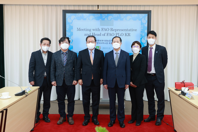 조광한 남양주시장은 지난 12일 남양주시청에서 유엔세계식량농업기구(FAO) 한국협력연락사무소 탕 쉥야오(Tang Shengyao) 소장을 만나 양 기관의 발전과 협력 방안에 대한 의견을 교환했다.(사진=남양주시 제공