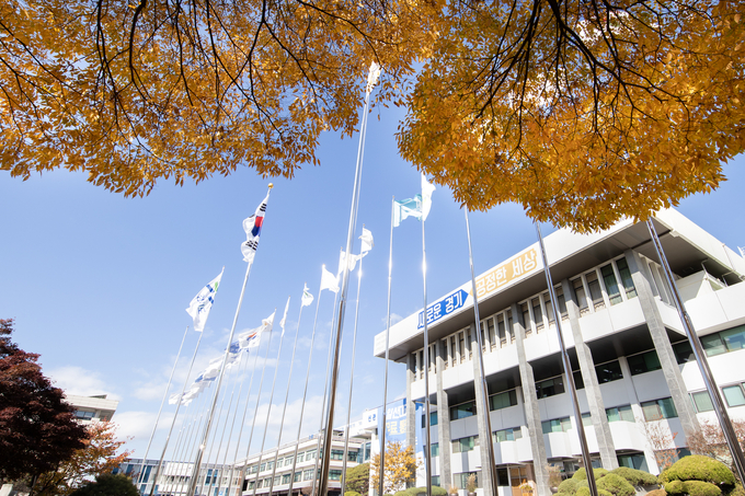 경기도는 여성의 권익증진, 성평등 실현, 가족지원 사업을 수행하는 ‘2022년도 성평등기금 지원사업’ 참여 단체를 모집한다고 밝혔다. (사진=경기도 제공)<br>