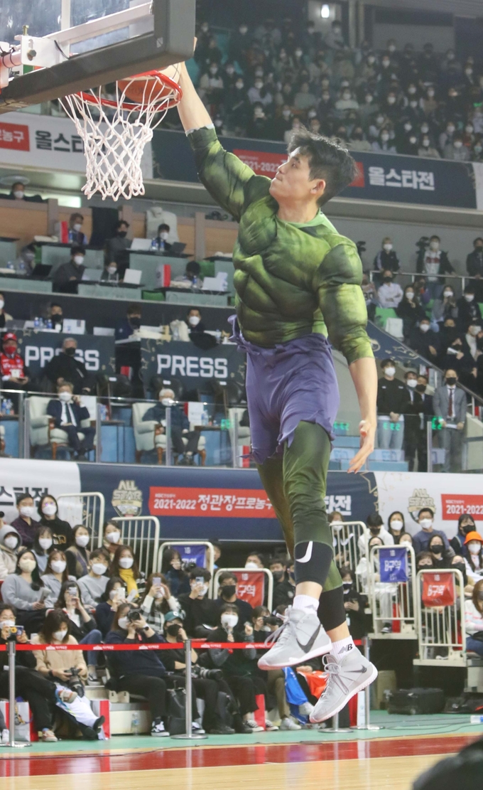 16일 대구체육관에서 열린 2021~2022 KGC 인삼공사 정관장 프로농구'올스타전에서 수원 kt 하윤기가 국내 선수 덩크슛왕을 차지했다. (사진=연합뉴스)