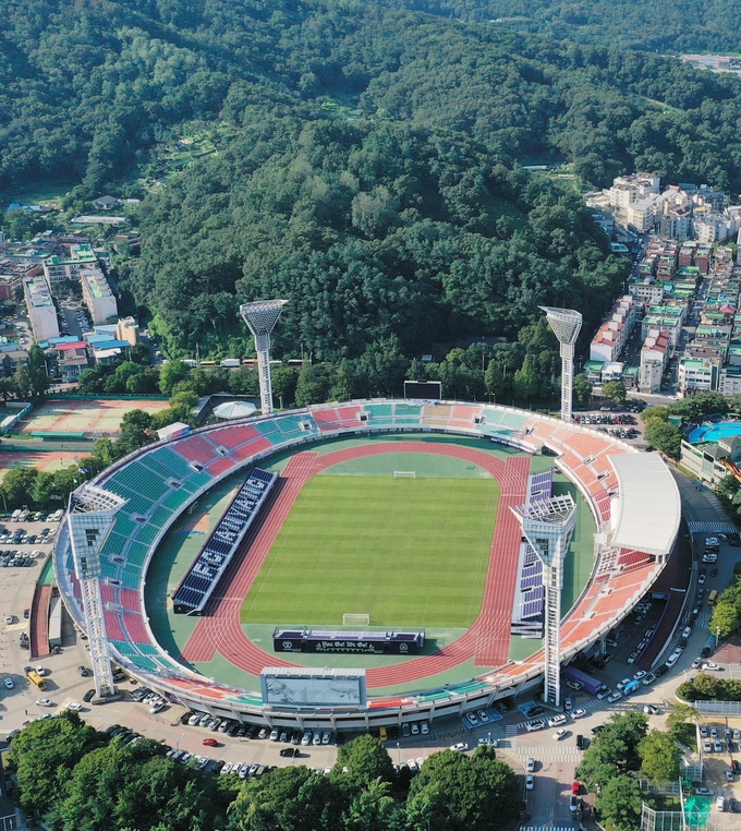 안양종합운동장 축구장 전경.(사진= 안양시 제공)
