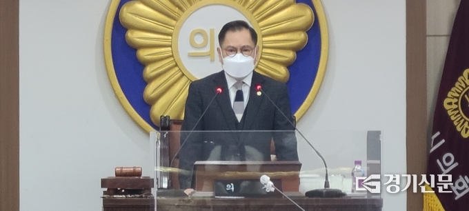 포천시의회 송상국 의장 직무대리 부의장이 개회사를 하고 있다. (사진=문석완 기자)