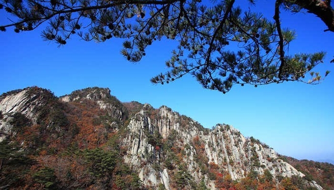 운악산 병풍바위. (사진=포천시 제공)