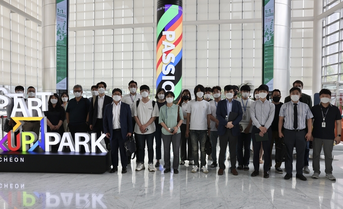 큐링이노스 아이볼브 실증에 참여한 대학 및 회사 관계자들. ( 사진 = 인천경제청 제공 )