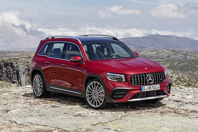 벤츠 AMG GLB35 SUV. 