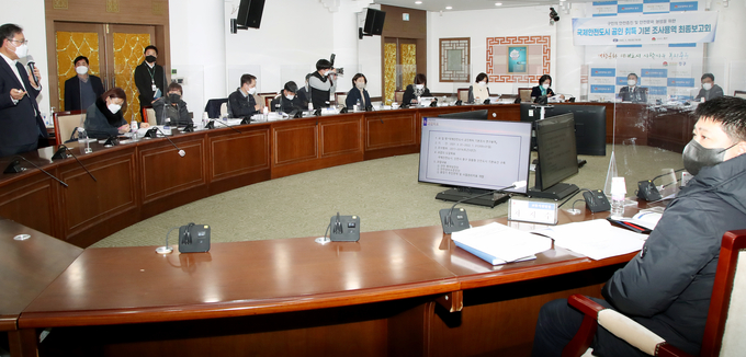 홍인성 구청장이 주재한 국제도시 인증 기본조사용역 최종 보고회가 진행되고 있다. ( 사진 = 중구 제공 )