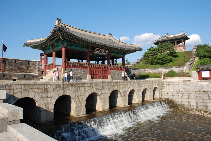 화홍문과 방화수류정. (사진=성남학연구소 제공)