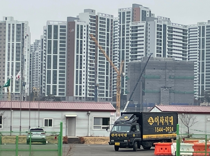 우미건설 현장사무소. ( 사진 = 조경욱 기자 )