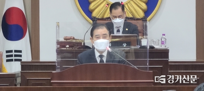 박윤국 시장이 강준모 의원의 질의에 답변하고 있다. (사진=문석완 기자)