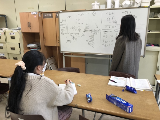 1대1 맞춤형 수업이 진행되고 있다. (사진=성남시 제공)