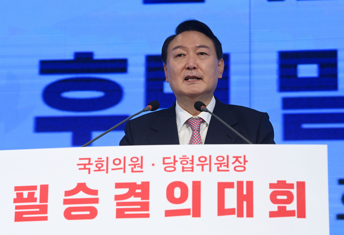 국민의힘 윤석열 대선 후보가 26일 오후 서울 영등포구 중소기업중앙회에서 열린 국민의힘 국회의원ㆍ원외당협위원장 필승결의대회에서 발언하고 있다. (사진=국회사진기자단/연합뉴스 제공)