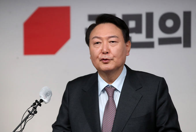 국민의힘 윤석열 대선 후보가 27일 오전 서울 여의도 당사에서 정치 분야 공약을 발표하고 있다. (사진=국회사진기자단/연합뉴스 제공)
