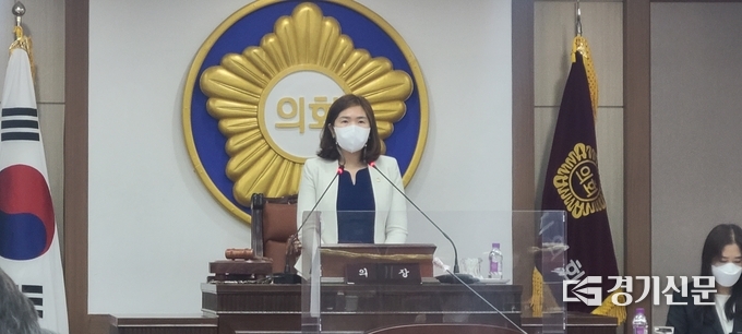 손세화의장이 6개월여 만에 사회를 보고 있다. (사진=문석완 기자)