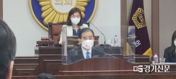 박윤국 포천시장이 답변하고 있다. (사진=문석완 기자)