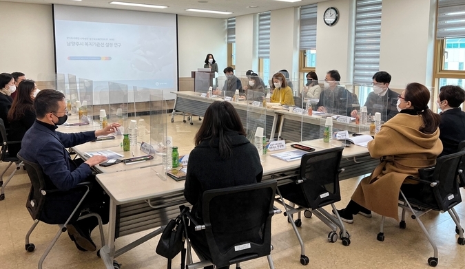 남양주시복지재단은 지난 27일 다산행정복지센터 소회의실에서 정책 연구 사업 중 하나인 ‘남양주시 복지 기준선 설정’에 대한 중간보고회를 개최했다.(사진=남양주시 제공)