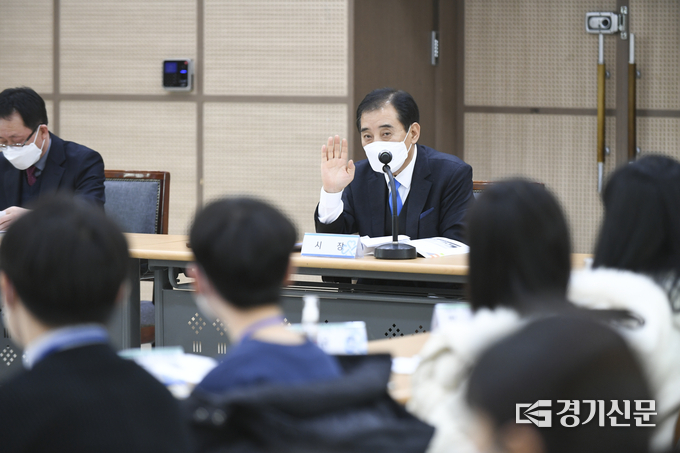 박윤국 포천시장이 간담회를 주재하고 있다. (사진=포천시 제공)