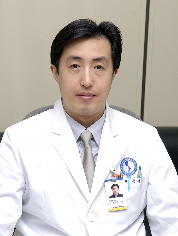 아주대병원 안과 송지훈 교수. (사진=아주대병원 제공)