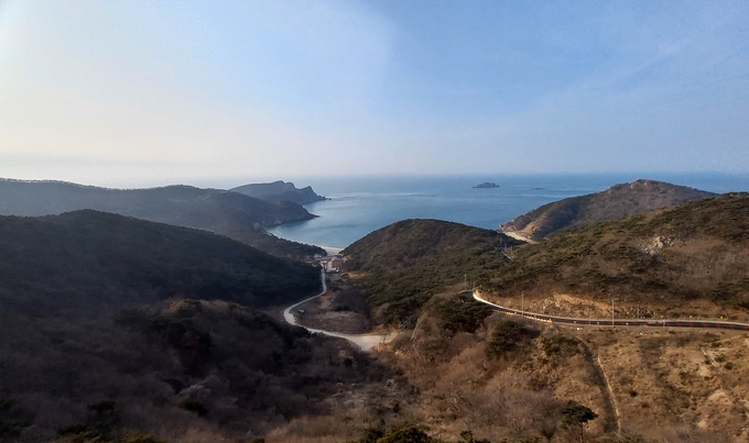 삼각산 서쪽(모래울동 방면).