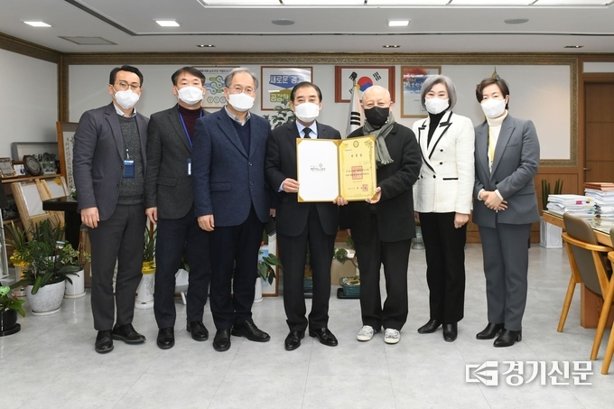 위촉식 참석자들이 기념촬영하고 있다. (사진=포천시 제공)