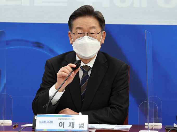 더불어민주당 이재명 대선후보가 8일 국회에서 열린 코로나19 위기대응특위 오미크론 대응 긴급점검회의에서 발언하고 있다. (사진=연합뉴스 제공)