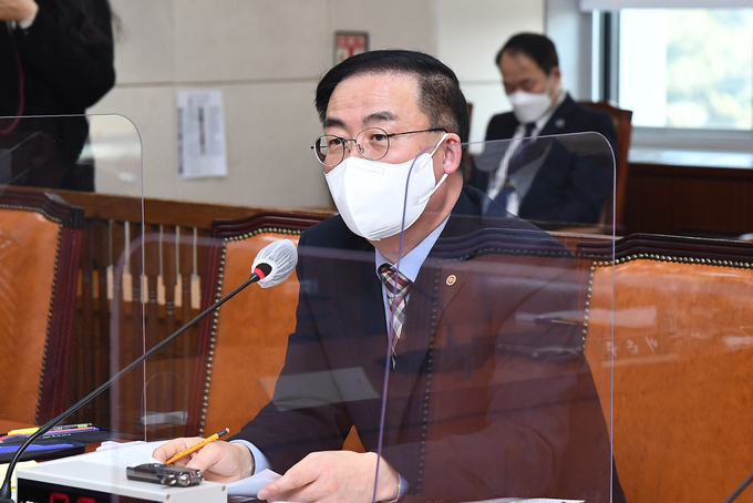 지난 9일 김세환 중앙선거관리위원회 사무총장이 서울 여의도 국회에서 열린 행정안전위원회 전체회의에서 의원들의 질의에 답변하고 있다. (사진=연합뉴스 제공)