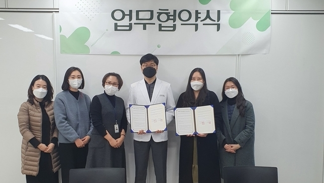 연천군정신건강복지센터 부설 연천군자살예방센터는 지난 9일 경기도교육청 룰루랄라Wee센터와 연천 지역 학생들의 정신건강 회복과 치유를 돕고자 상호협력을 위한 협약을 체결했다.(사진=연천군 제공)<br>
