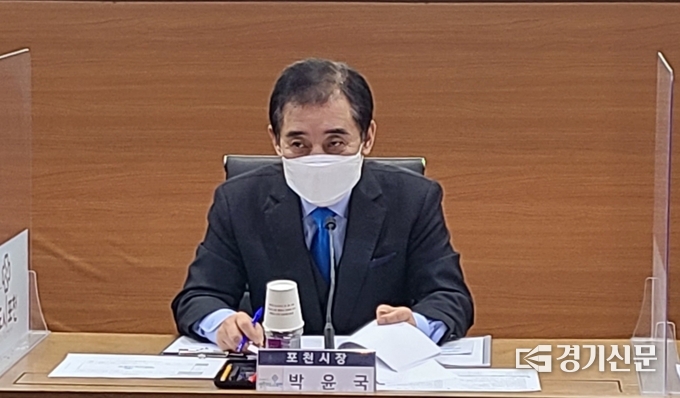 박윤국 포천시장이 인사하고 있다. (사진=문석완 기자)