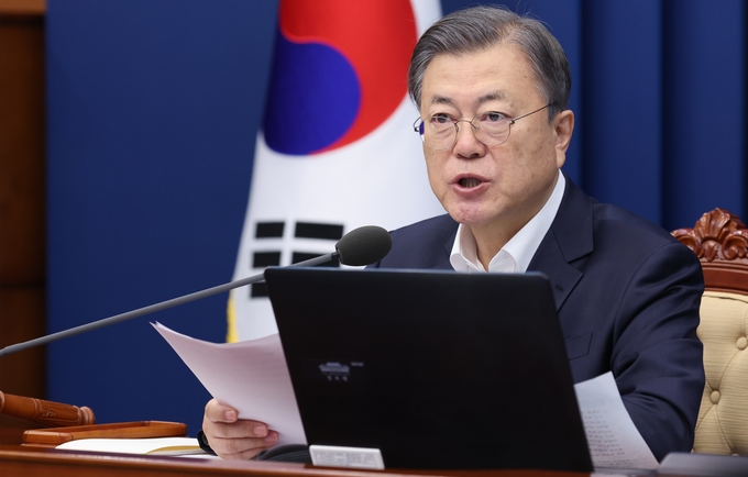  문재인 대통령이 8일 오전 청와대 여민관에서 열린 영상 국무회의에서 발언하고 있다. (사진=연합뉴스 제공/자료사진)